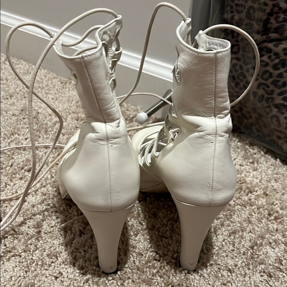 Source Unknown White Cut-Out Heels - image 3